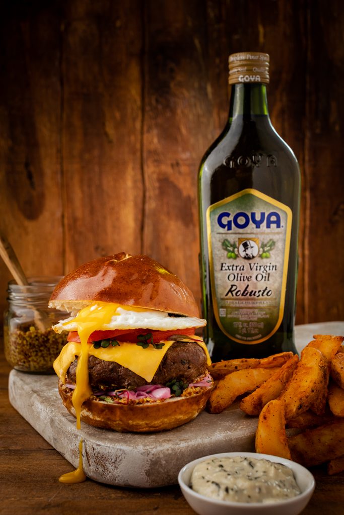 Hearty burger with GOYA® Robusto