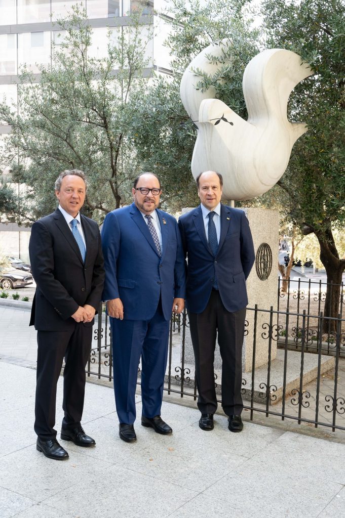 Elías PIcado, Bob Unanue and Antonio Carrasco at IOC.