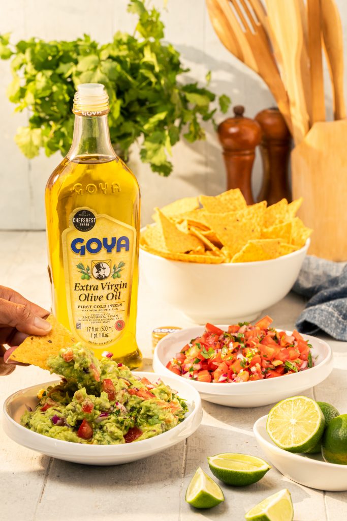 Pico de Gallo y guacamole con nachos