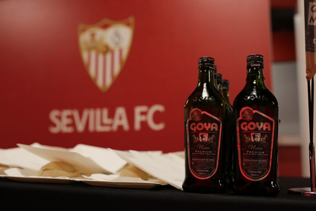 Goya Unico visita SevillaFC