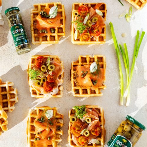 Gofres salados con aceitunas y alcaparras
