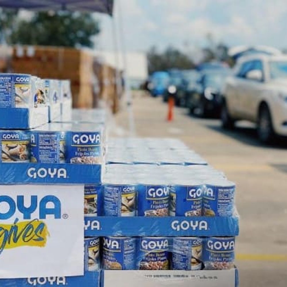 Goya distribuye alimentos afectados huracanes Ian y Fiona