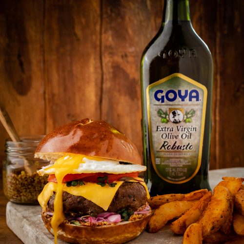 Hearty burger with GOYA® Robusto