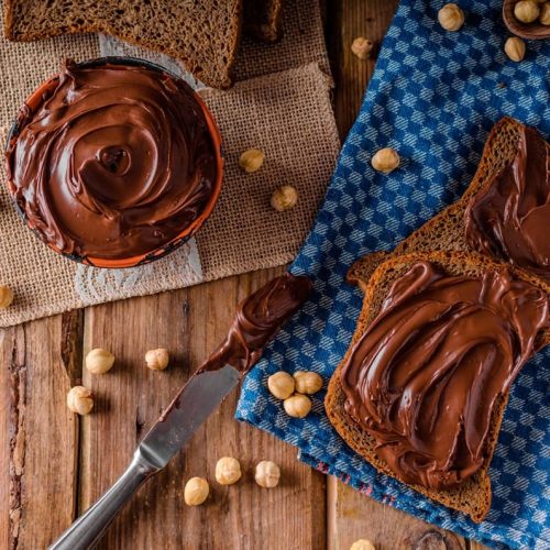 vegan-hazelnut-chocolate-cream-min